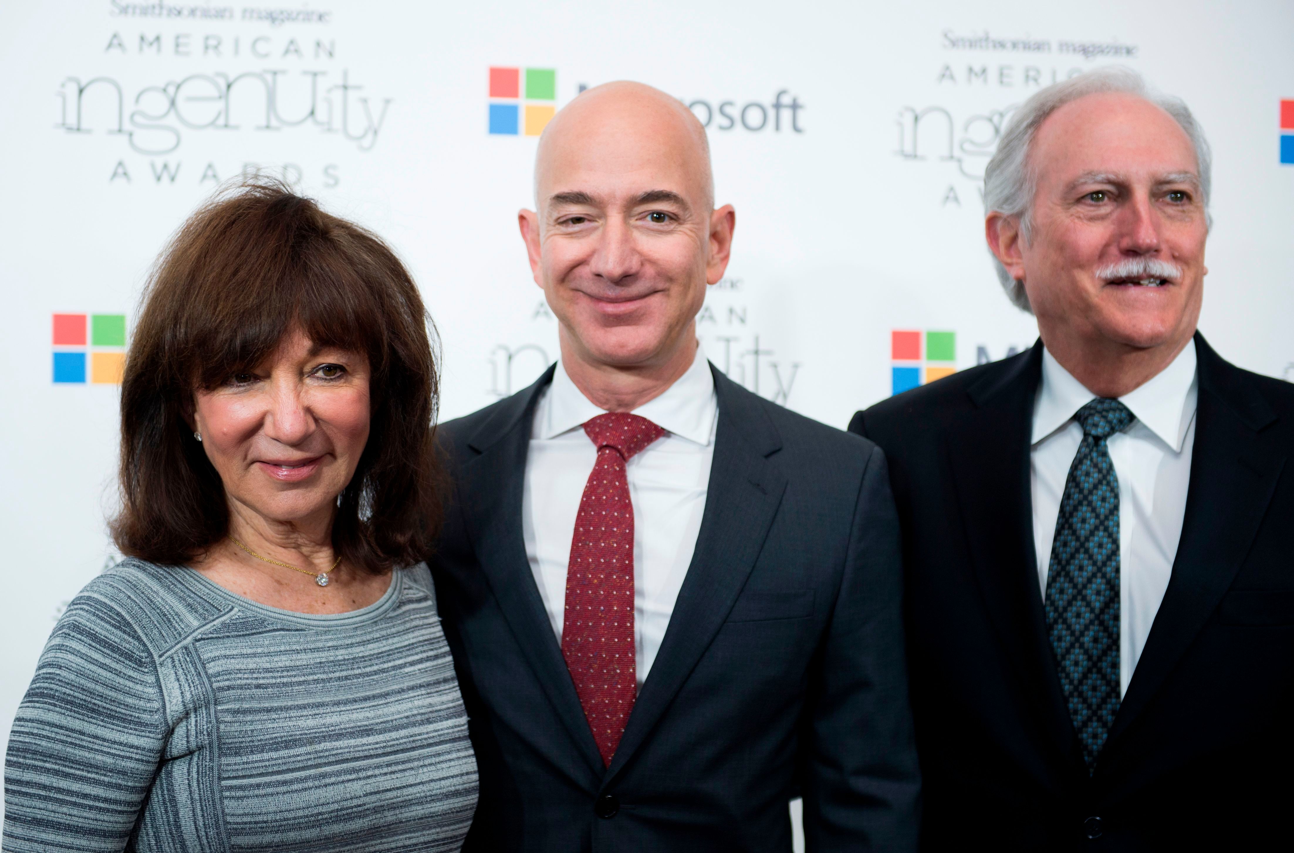 Miguel Bezos(left) with his son Jeff Bezos(middle) and wife Jacklyn Gise(right)