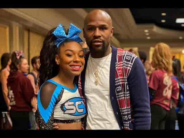 Jirah Mayweather looking happy with her father Floyd Mayweather.