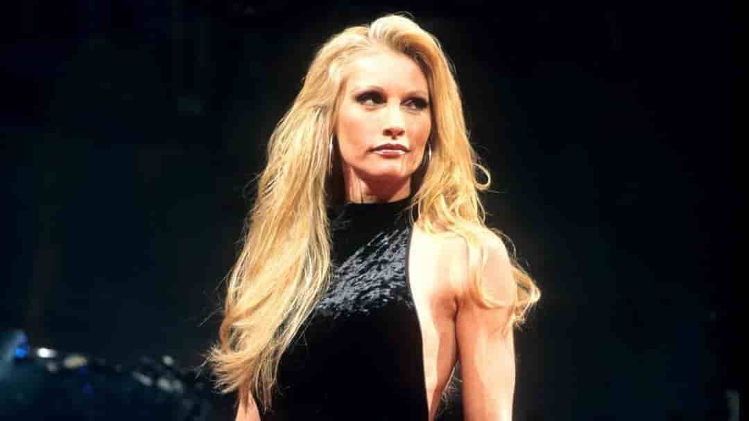 Sable looking beautiful in a black top.